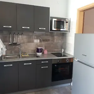https://apartmani-korina-starigrad-paklenica.hotelinzadar.com